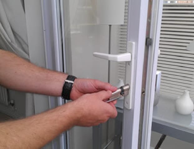 Photo of Coventry locksmith gaining entry non-destructively